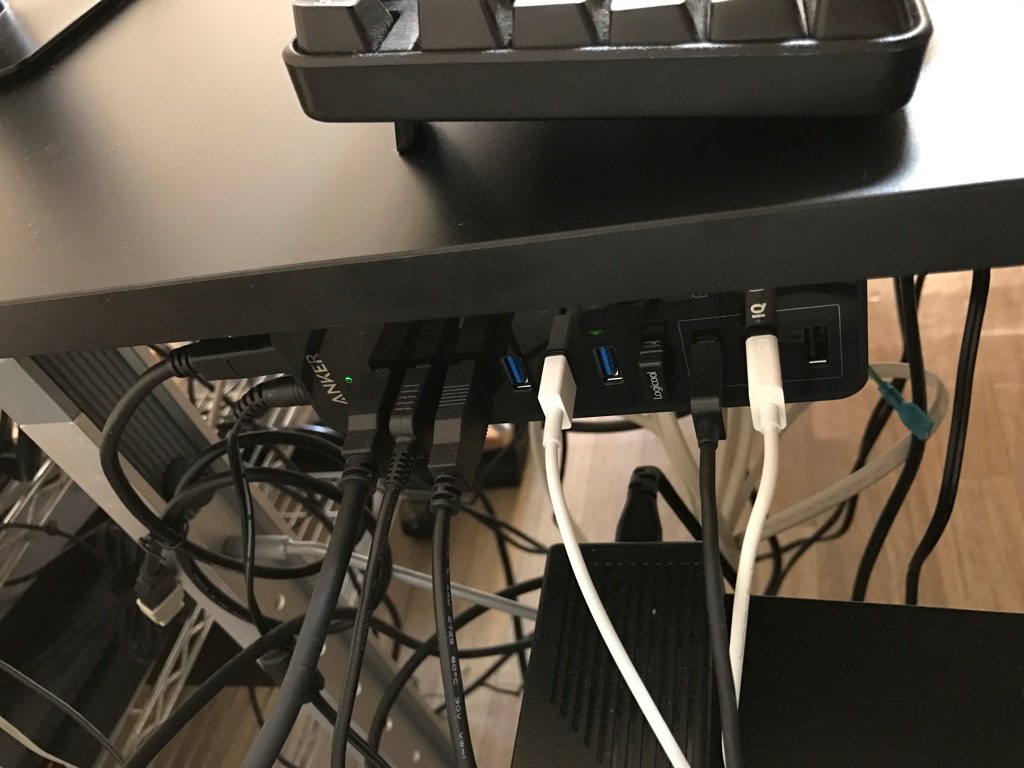 USBハブの取り付け